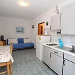 Apartman By The Sea Mandre, Pag - 4084 *