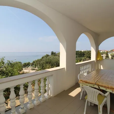 Apartment By The Sea Mandre, Pag - 4084 Kolan